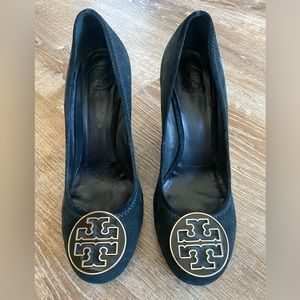 Tory Burch Suede Chelsea Wedge Medallion Heel Size 9